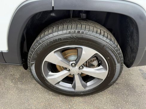 Used 2019 Jeep Cherokee Limited w/ Technology Group image 5