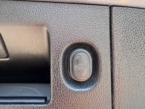 Used 2019 Chevrolet Suburban Premier RWD image 27