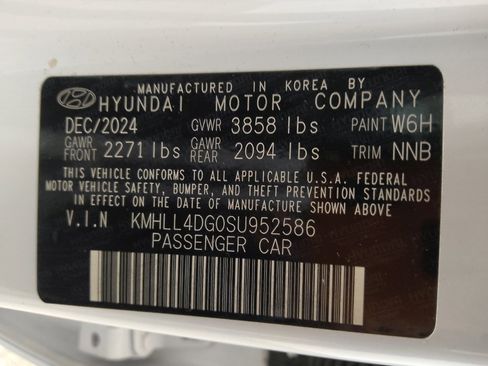 Used 2025 Hyundai Elantra SE image 33