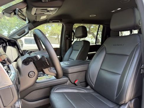 Used 2025 GMC Yukon XL Denali AWD/4WD image 6