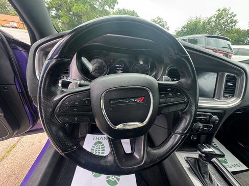 Used 2019 Dodge Charger SXT w/ Blacktop Package image 11