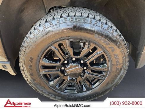 Used 2022 GMC Sierra 2500 Denali w/ Denali Black Diamond Edition AWD/4WD image 14