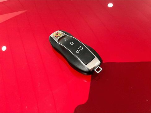 Used 2025 Porsche Macan image 34