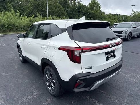 New 2026 Kia Seltos LX FWD image 4