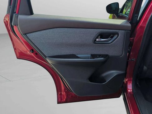 Used 2022 Nissan Rogue SV FWD image 30