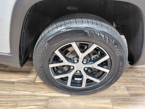 Used 2024 Jeep Grand Cherokee L Limited w/ Luxury Tech Group II image 22