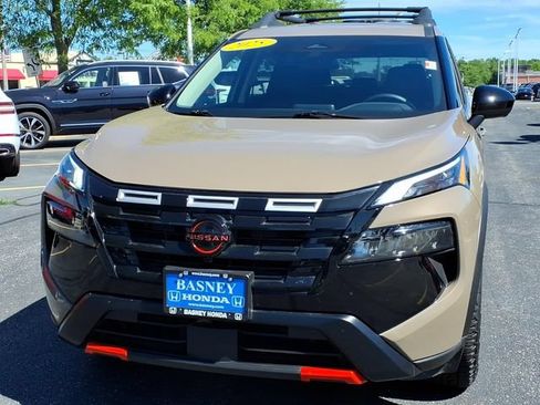 Used 2025 Nissan Rogue SV AWD/4WD image 2