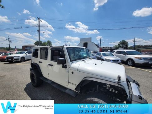 Used 2014 Jeep Wrangler Unlimited Sahara w/ Dual Top Group AWD/4WD image 10