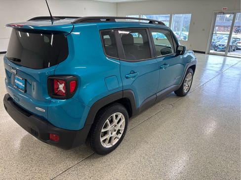 Used 2020 Jeep Renegade Latitude w/ Cold Weather Group image 5