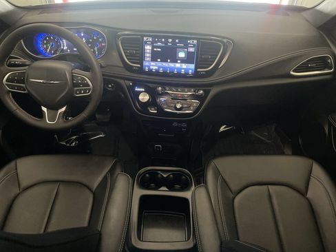 Used 2025 Chrysler Pacifica Select w/ Uconnect Theater Family Group AWD/4WD image 14