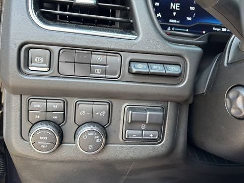 Used 2024 Chevrolet Suburban High Country image 21