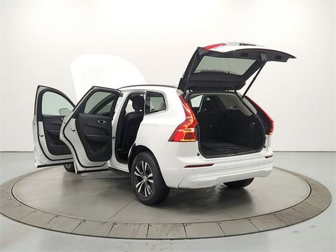 Used 2023 Volvo XC60 B5 Core image 13