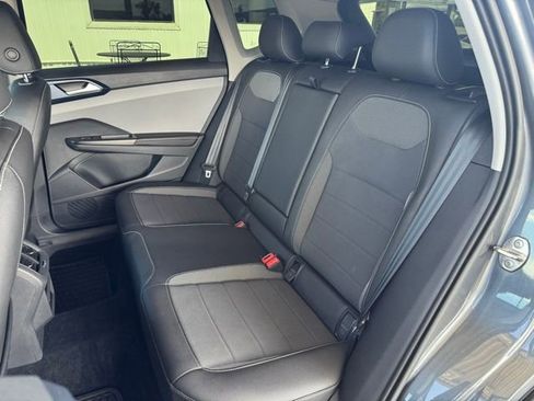 Used 2024 Volkswagen Taos SE FWD image 22