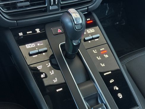 Used 2022 Porsche Macan AWD/4WD image 20