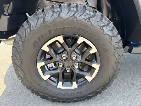 Used 2024 Jeep Wrangler Unlimited Rubicon 4xe AWD/4WD image 10