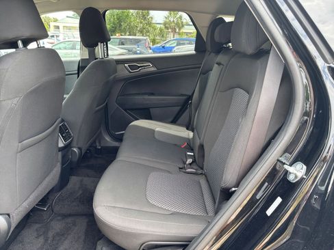 Used 2025 Kia Sportage LX FWD image 27