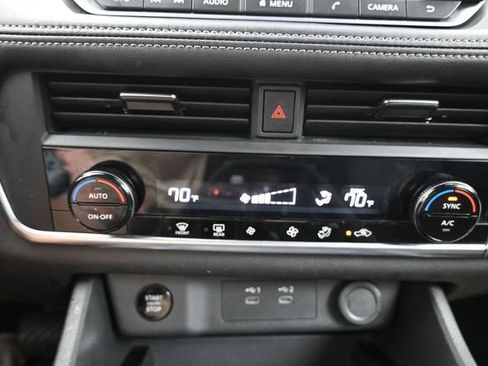 Used 2024 Nissan Rogue SV FWD image 26