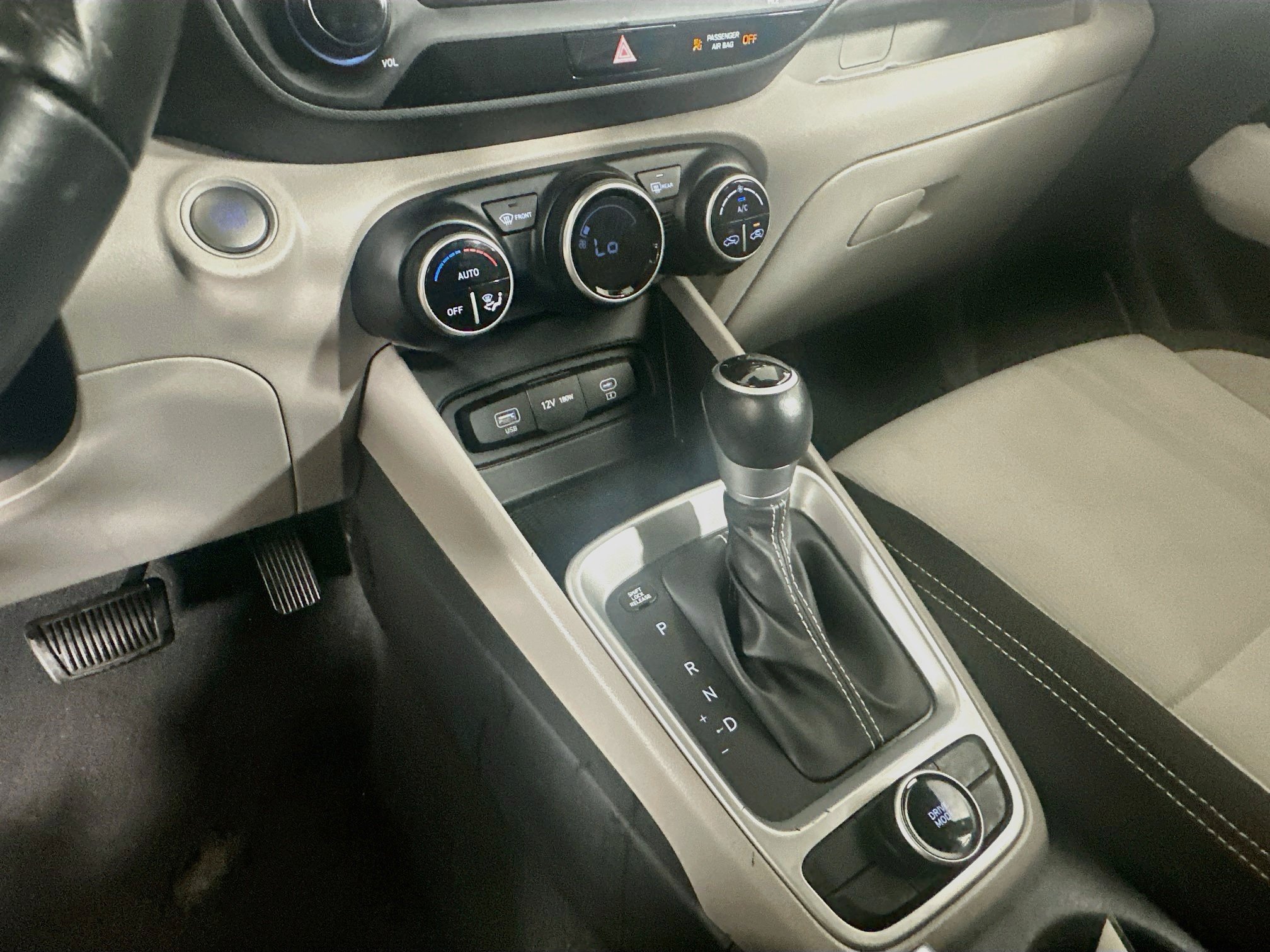 Used 2025 Hyundai Venue SEL FWD image 24