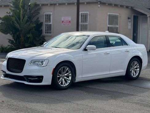 Used 2016 Chrysler 300 Limited image 8