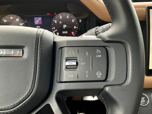 Used 2025 Land Rover Defender 110 V8 image 12