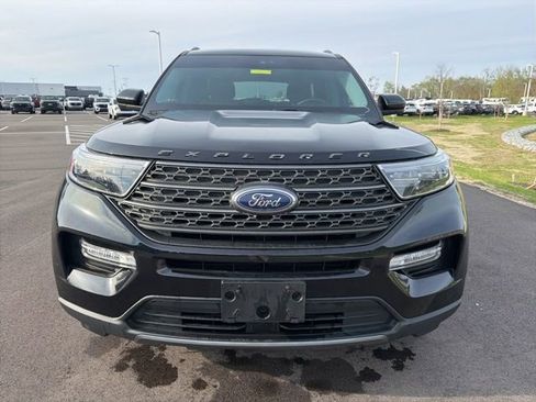 Used 2022 Ford Explorer XLT w/ Equipment Group 202A image 3