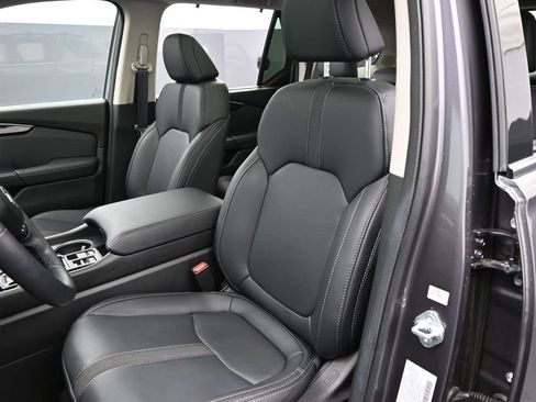 Certified 2025 Honda Pilot Touring image 23