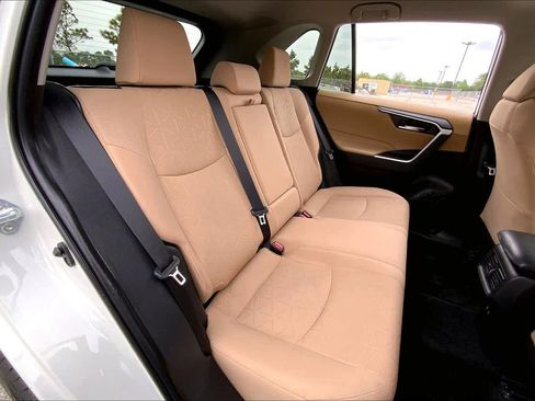 Used 2021 Toyota RAV4 XLE FWD image 18