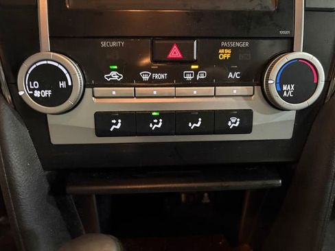 Used 2014 Toyota Camry SE w/ Moonroof Package image 10