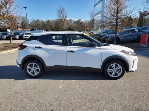 Certified 2025 Nissan Kicks Play S image 3