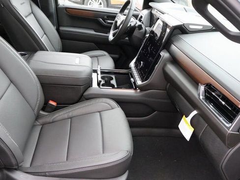 Used 2026 GMC Yukon Denali w/ Sun & Power Step Package AWD/4WD image 10