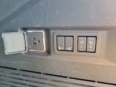 Certified 2025 GMC Yukon Denali AWD/4WD image 12