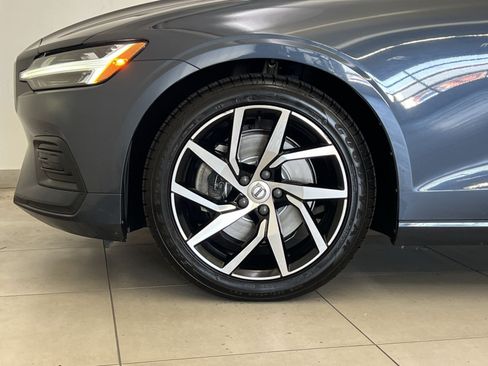 Used 2020 Volvo S60 T5 Momentum FWD image 11