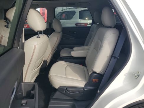 Certified 2022 Nissan Pathfinder SV w/ SV Premium Package image 16