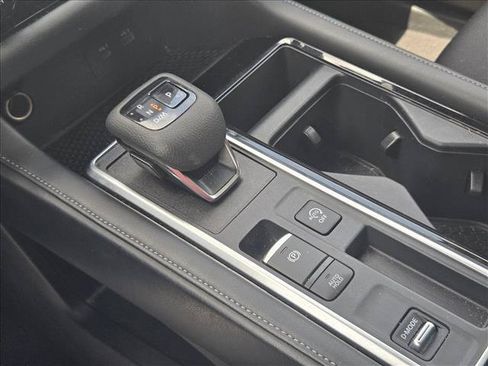 Used 2025 Nissan Pathfinder SV FWD image 14