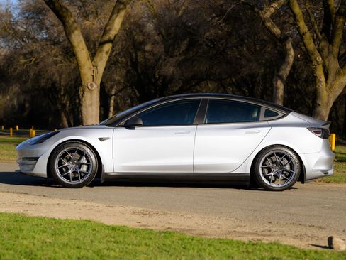 Used 2018 Tesla Model 3 Long Range AWD/4WD image 12