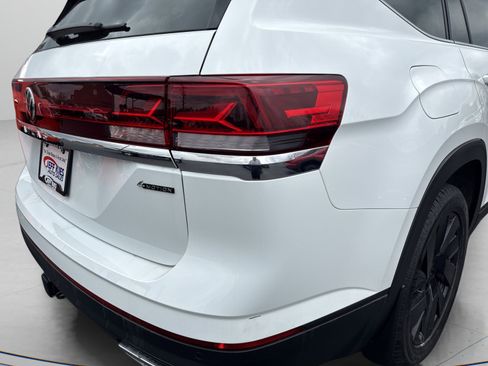 Used 2024 Volkswagen Atlas SE AWD/4WD image 5