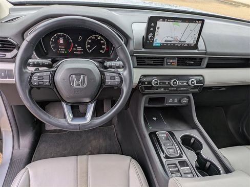 Certified 2024 Honda Pilot Touring image 17