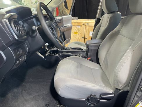 Used 2020 Toyota Tacoma SR AWD/4WD image 14