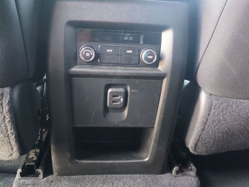 Used 2023 Chevrolet Traverse LT FWD image 29