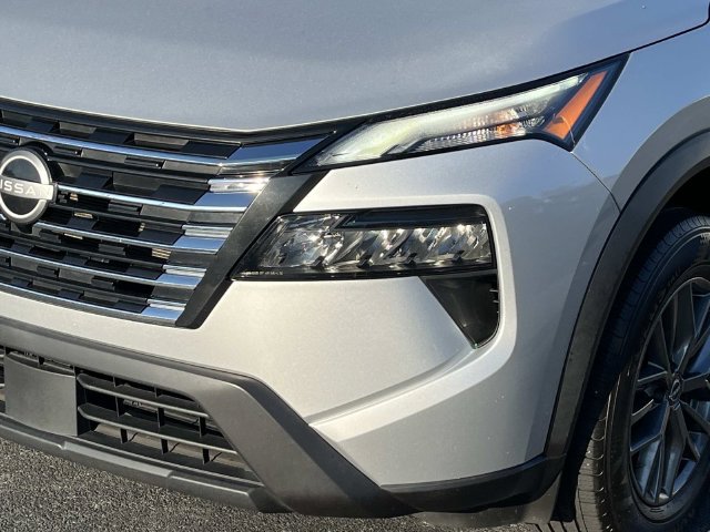Used 2024 Nissan Rogue S FWD image 10