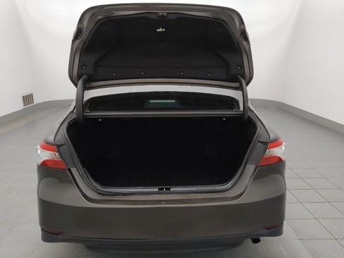 Used 2018 Toyota Camry LE w/ Moonroof Package image 29