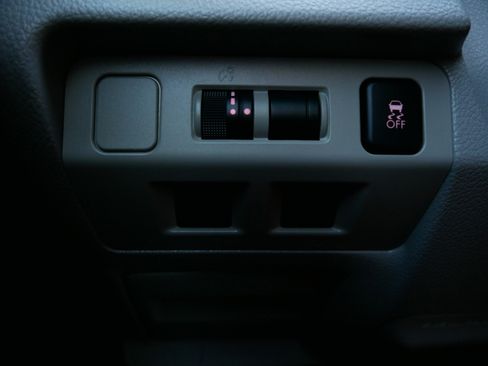 Used 2018 Subaru Forester 2.5i Premium w/ All-Weather Package image 26