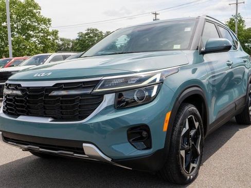 Used 2024 Kia Seltos EX AWD/4WD image 2