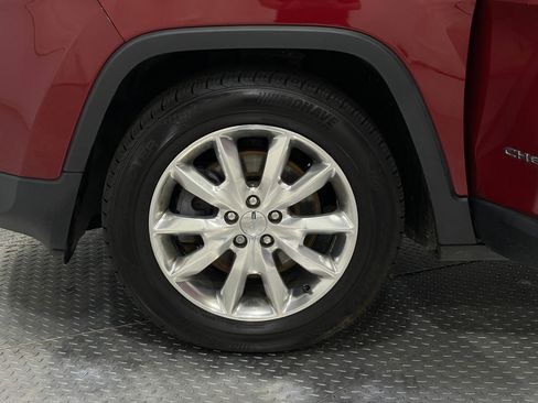 Used 2015 Jeep Cherokee Limited w/ Luxury Group AWD/4WD image 35