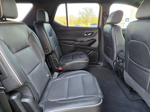 Used 2023 Chevrolet Traverse Premier FWD image 27