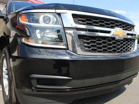 Used 2019 Chevrolet Suburban LT image 5