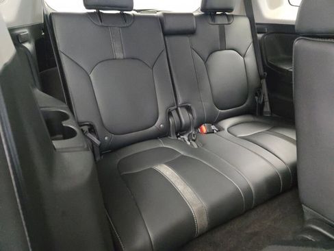 Used 2025 Honda Pilot Touring image 13