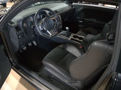 Used 2014 Dodge Challenger SRT8 w/ Harman/Kardon Audio Group image 39