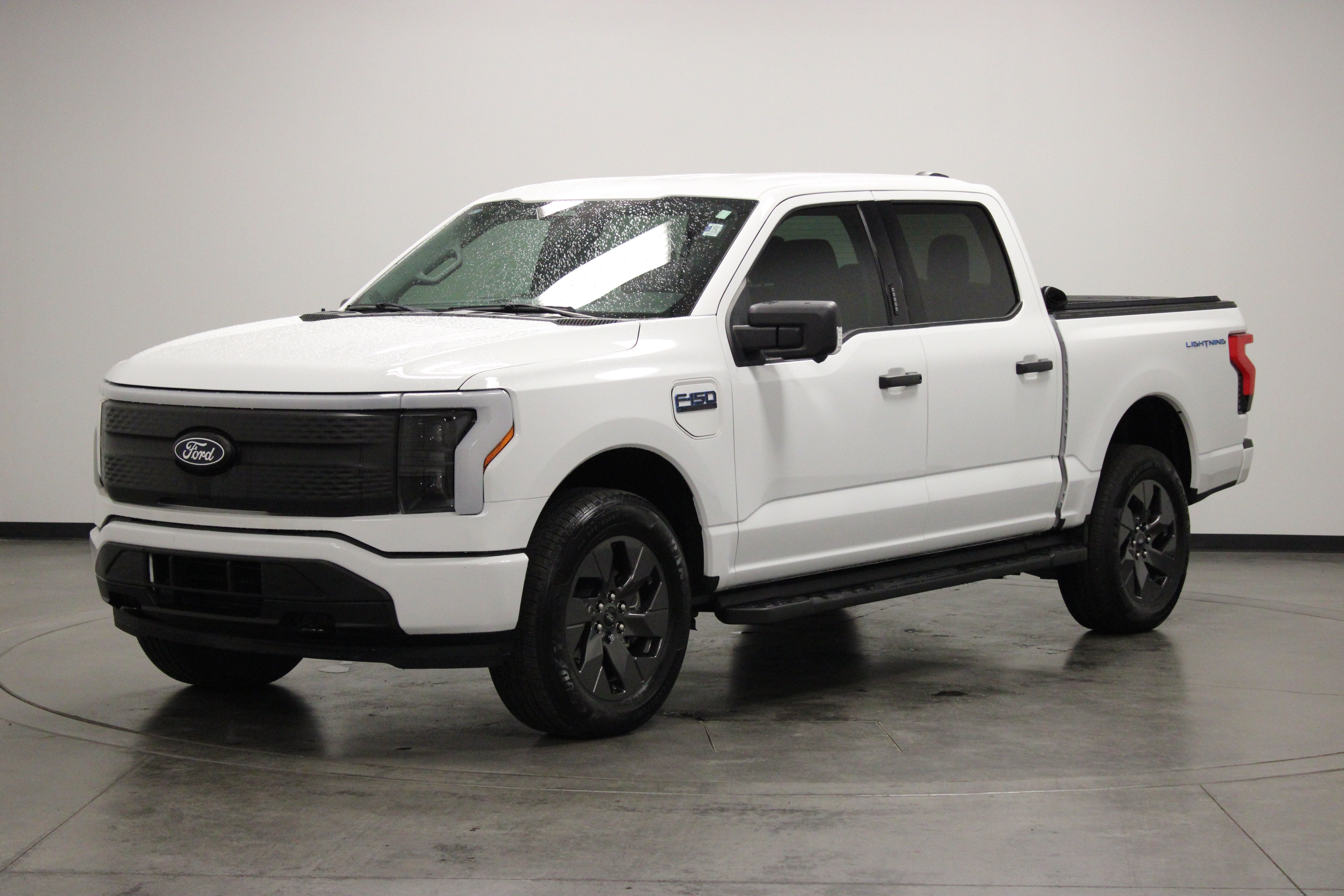 Used 2024 Ford F150 Lightning XLT AWD/4WD image 4