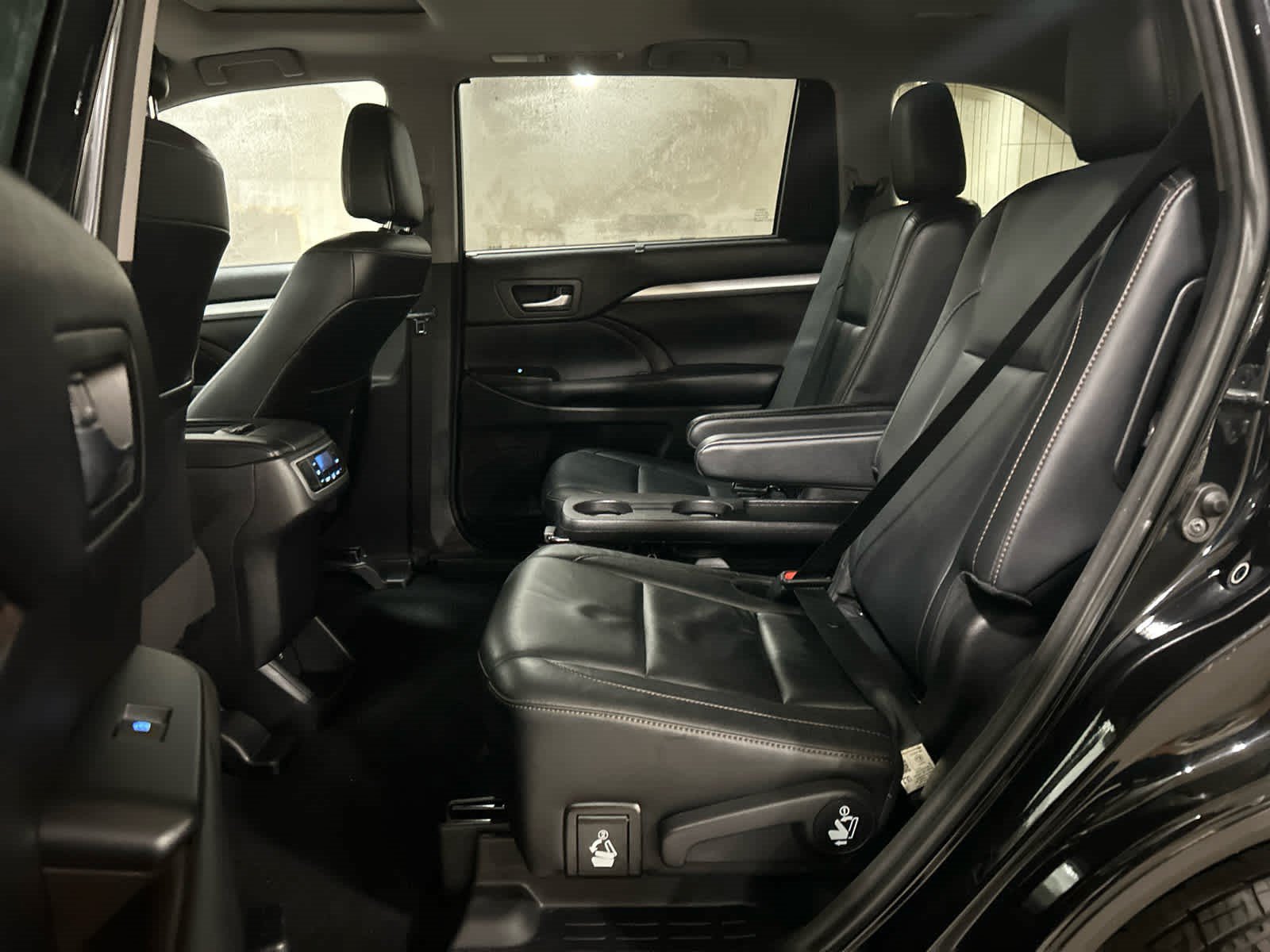 Used 2018 Toyota Highlander XLE AWD/4WD image 9